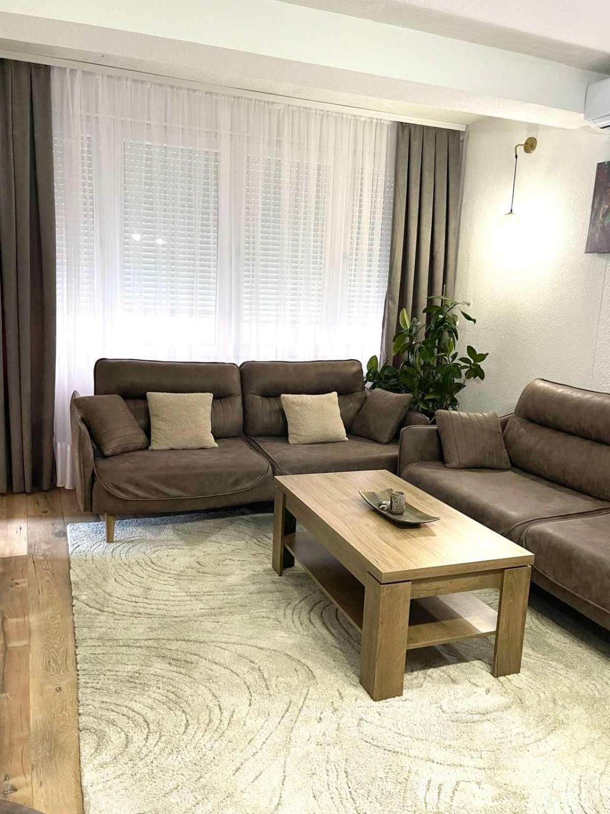 Nesi Apartmenti Pristina Exterior foto